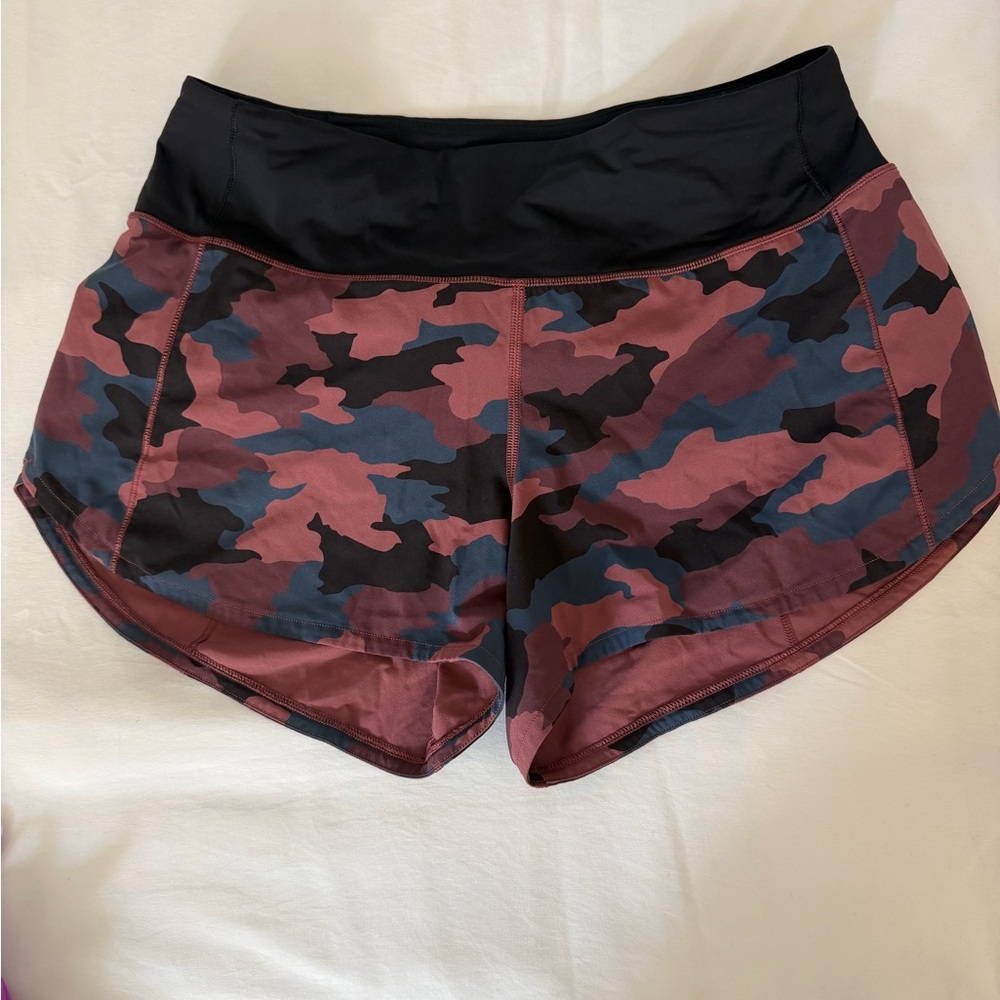 Lululemon speed up Camo Print Women's Shorts 3.5